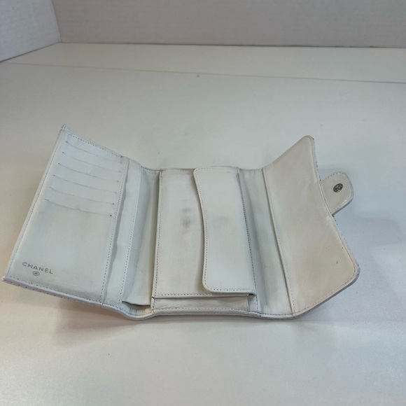 Chanel White Perforated Leather Continental Wallet w/Silver CC Hardware/Logo - Picture 4 of 16